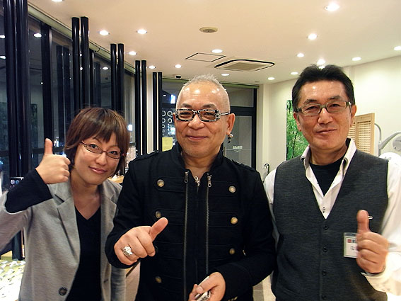 sayaka店長、オーナーと記念撮影