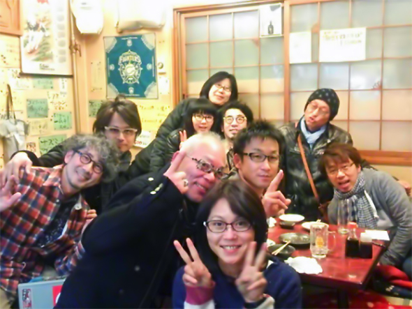 居酒屋で打ち上げ