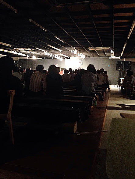 会場