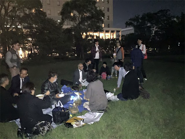芝生宴会01
