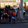 記事:ある時はメガネ屋さん、ある時は警備のおじさんのサムネイル画像